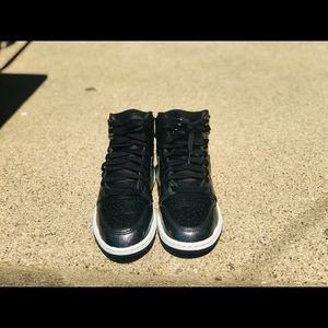 size: 6.5 Jordan 1 retro mid, “Black patent”